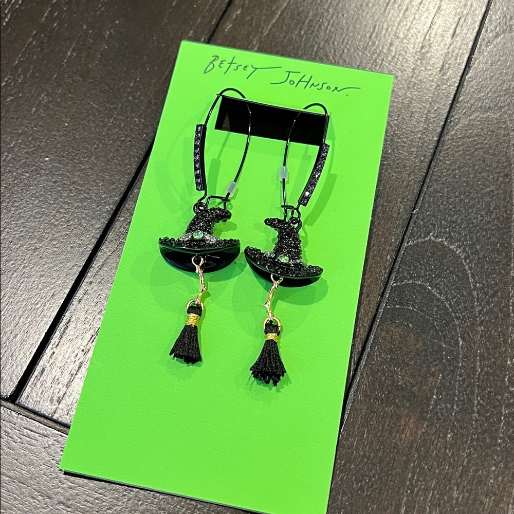 Betsey Johnson Black Witch Hat Dangle Earrings